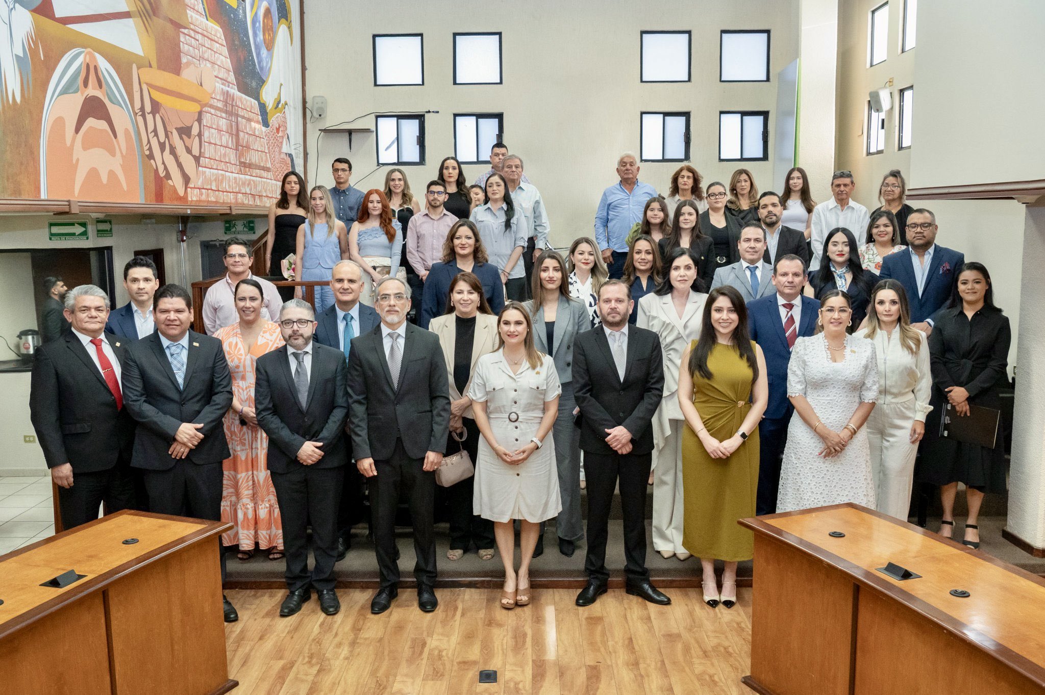 Las magistraturas Ana Maribel Salcido y Alejandra Velarde y el Presidente Vladimir Gómez, asistieron a la sesión del IEESonora